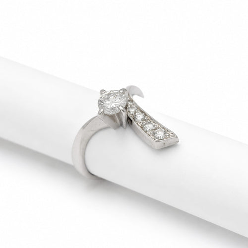 Bague 51 Bague solitaire contemporaine en or blanc et diamants 58 Facettes 35218