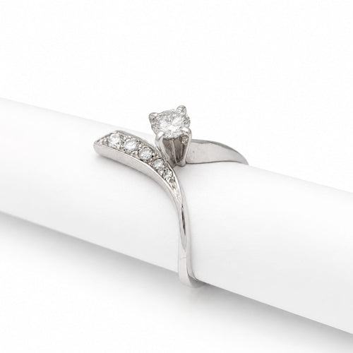 Bague 51 Bague solitaire contemporaine en or blanc et diamants 58 Facettes 35218