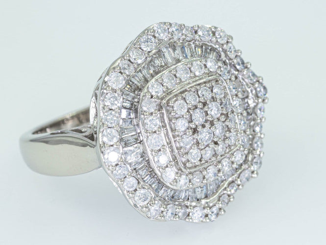 Bague 56 Bague entourage - Or blanc 14 ct et diamants naturels 1,92 ct 58 Facettes W102