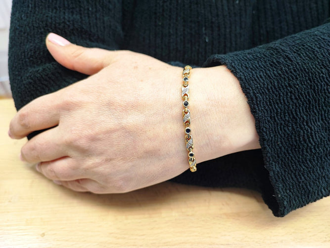 Bracelet Bracelet en or jaune 18K serti de diamants et saphirs 58 Facettes RIV-2129.2