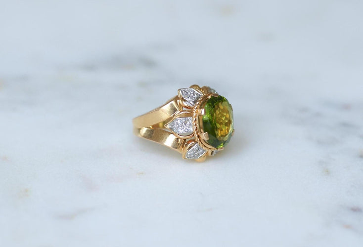 Bague 53 Bague cocktail fleur en or rose 18 ct, péridot et diamants 58 Facettes