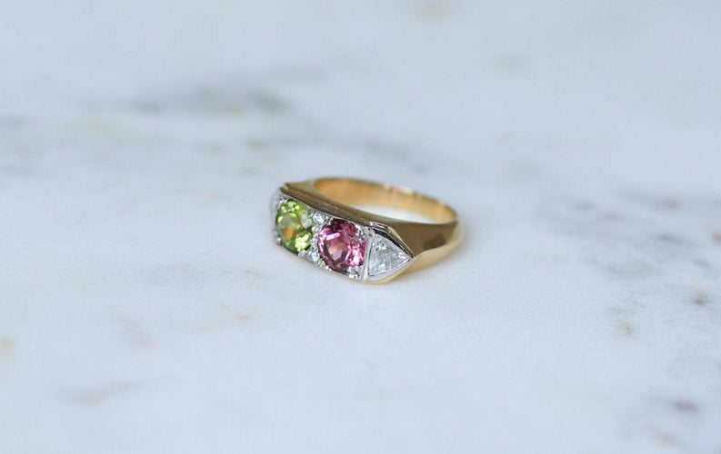 Bague 55 Bague en or jaune 18 ct péridot, tourmaline rose et diamants 58 Facettes