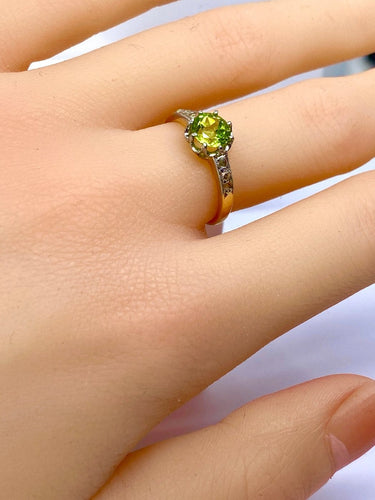 Bague 51 Bague en or jaune 18 carats au péridot et diamants 58 Facettes AB699