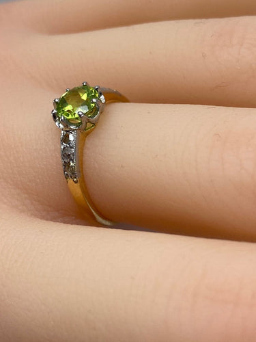 Bague 51 Bague en or jaune 18 carats au péridot et diamants 58 Facettes AB699