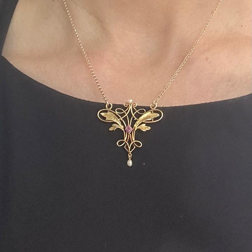 Collier Collier Art nouveau en or jaune 750 avec grenat et perles blanches 58 Facettes Z1351953