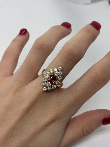 Bague 55 Bague ancienne en or jaune 18K avec rubis et diamants 58 Facettes 1773