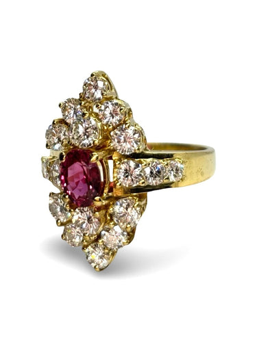Bague 55 Bague ancienne en or jaune 18K avec rubis et diamants 58 Facettes 1773