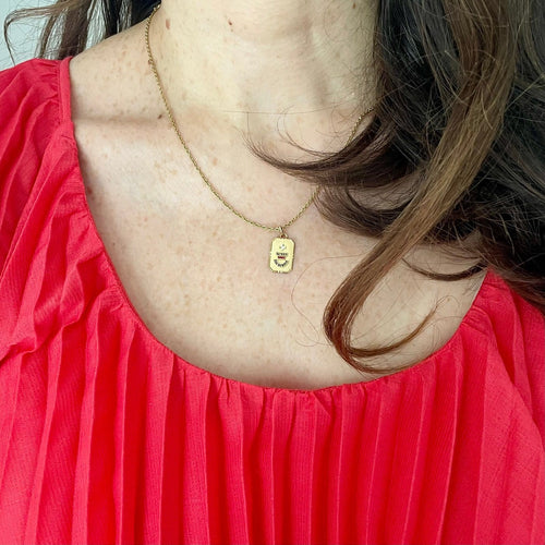 Pendentif Augis - Médaille d’amour rectangulaire en or jaune, rubis synthétiques 58 Facettes LMB-338