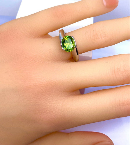 Bague 51 Bague en or blanc 18 carats au péridot 1,79 ct 58 Facettes AB700