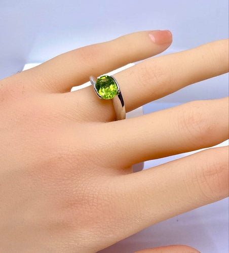 Bague 51 Bague en or blanc 18 carats au péridot 1,79 ct 58 Facettes AB700