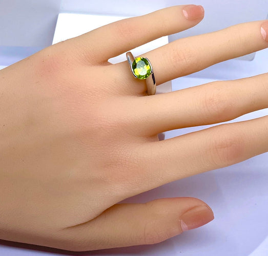 Bague 51 Bague en or blanc 18 carats au péridot 1,79 ct 58 Facettes AB700