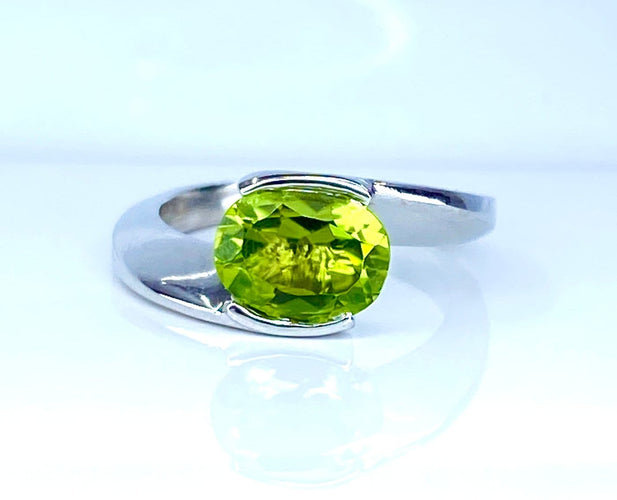 Bague 51 Bague en or blanc 18 carats au péridot 1,79 ct 58 Facettes AB700