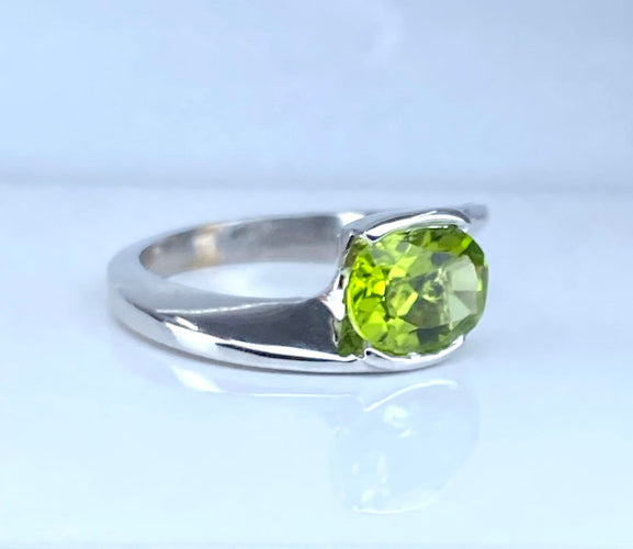 Bague 51 Bague en or blanc 18 carats au péridot 1,79 ct 58 Facettes AB700