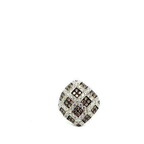 Bague 52 Bague dôme en or gris 18 kt sertie de diamants blancs et bruns 58 Facettes Bague
