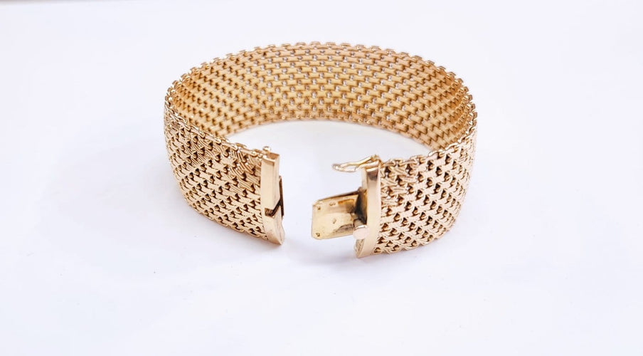 Bracelet Bracelet manchette en or jaune 18 carats 58 Facettes Brac.iris.1974