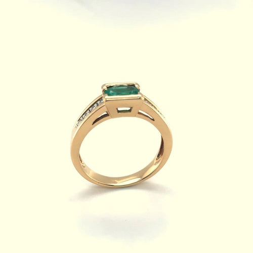 Bague 54 Bague en or jaune 750 avec émeraude ovale et diamants 58 Facettes 7141