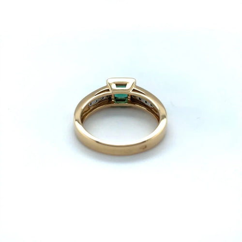 Bague 54 Bague en or jaune 750 avec émeraude ovale et diamants 58 Facettes 7141