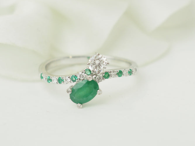Bague 54 Mauboussin Duo d’Espérance - Bague croisée en or blanc avec émeraudes et diamants 58 Facettes 33715