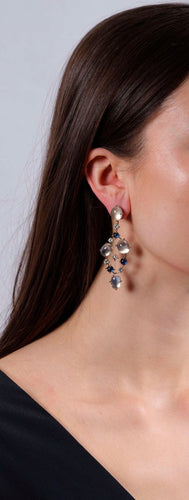 Boucles d'oreilles JOTHI SEROJ - Pendants d’oreilles en or gris et titane, pierres de lune, saphirs et diamants 58 Facettes 227235