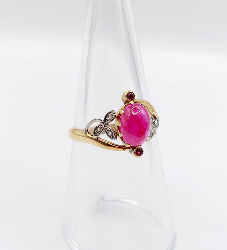 Bague 54 Bague Art nouveau en or 18k et platine, rubis cabochon et diamants 58 Facettes A06780