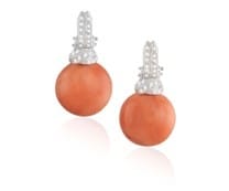 Boucles d'oreilles Pendants d’oreilles en or gris, corail et diamants 58 Facettes 269323