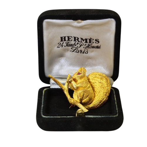 Broche Hermès - Broche écureuil vintage en or jaune et rubis 58 Facettes