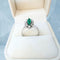 Bague 53 Bague marquise vintage en or blanc 18K, émeraude et diamants 58 Facettes 1776