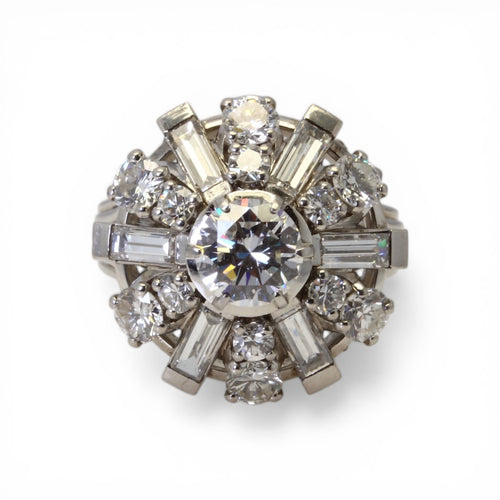 Bague 56 Bague jupe en platine et diamants 58 Facettes