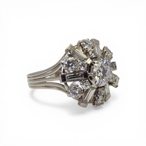 Bague 56 Bague jupe en platine et diamants 58 Facettes