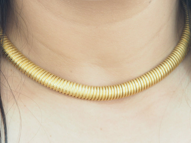 Collier Collier tubogas vintage en or jaune 18 carats 58 Facettes 33719