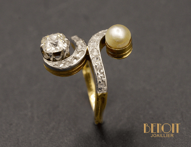 Bague Bague Toi et Moi ancienne en or jaune, diamant et perle fine 58 Facettes A10366