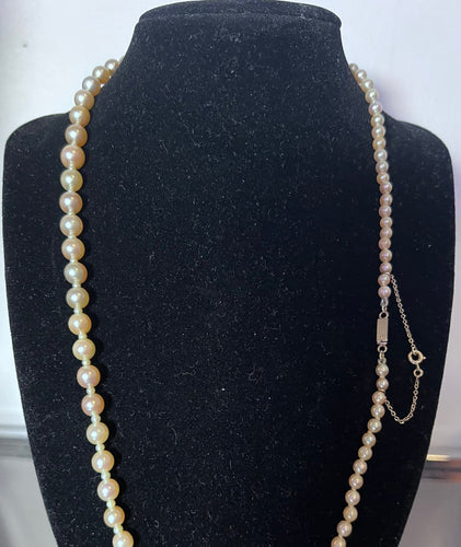 Collier Collier de perles de culture crème en or blanc 18K 55,5 cm 58 Facettes ESTIM167