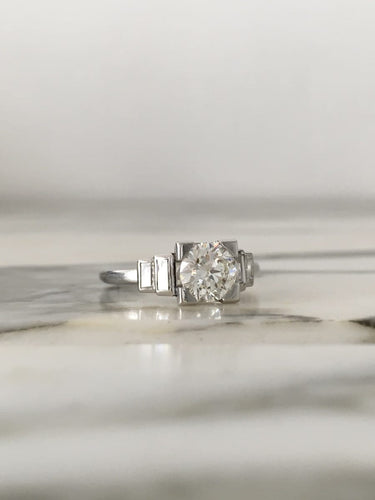 Bague 57 Bague Art déco en platine et diamants 58 Facettes 252