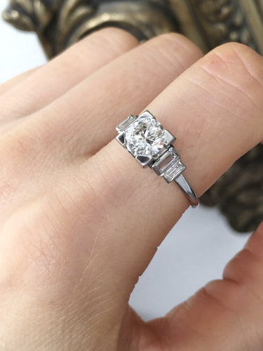 Bague 57 Bague Art déco en platine et diamants 58 Facettes 252