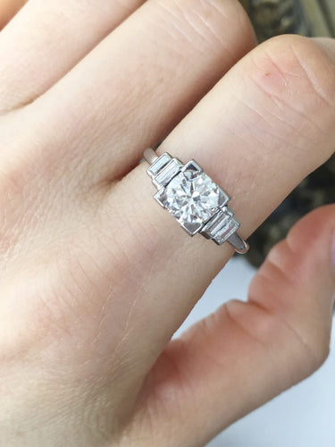 Bague 57 Bague Art déco en platine et diamants 58 Facettes 252