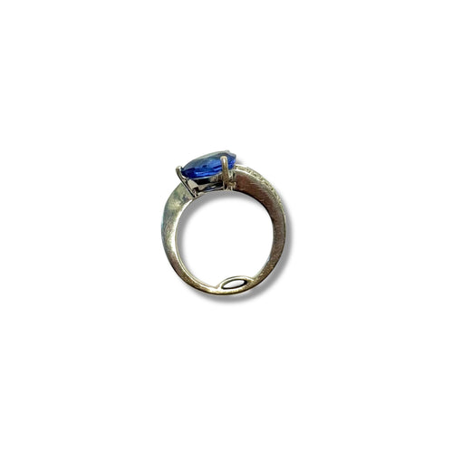Bague 47 Bague moderne saphir taille poire en or gris 18K et diamants 58 Facettes