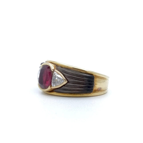 Bague 50.5 Bague bandeau en or jaune avec rubis coussin, diamants et nacre 58 Facettes REF2220