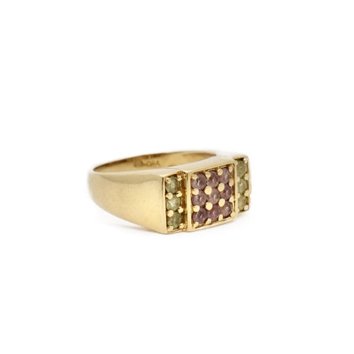 Bague 55 Chevalière en or jaune 18K pavée d’améthystes et péridots 58 Facettes 2376-98