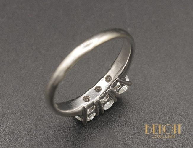 Bague Bague trilogie en or blanc et diamants 58 Facettes A10878