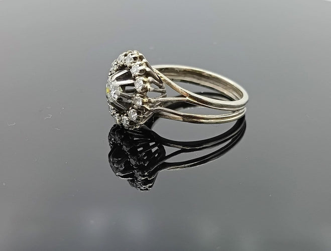 Bague 56 Bague marguerite vintage en or gris 18K sertie de diamants 58 Facettes MANOS/432