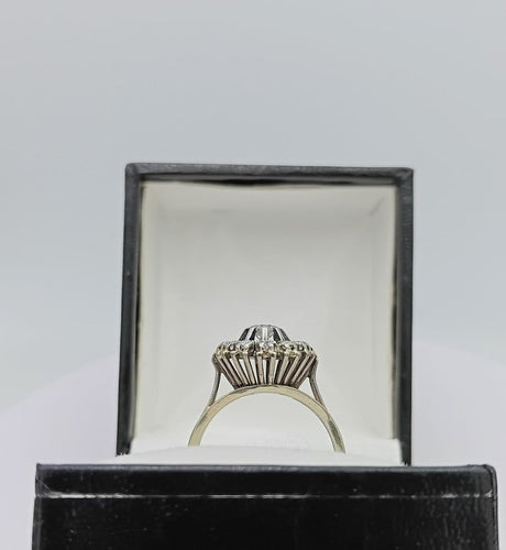 Bague 56 Bague marguerite vintage en or gris 18K sertie de diamants 58 Facettes MANOS/432