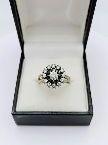 Bague 56 Bague marguerite vintage en or gris 18K sertie de diamants 58 Facettes MANOS/432