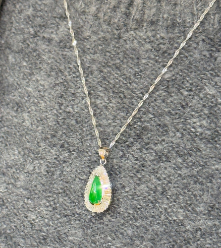 Collier Chaîne et pendentif poire en or blanc 18 ct, jade vert et diamants 58 Facettes 87816-90851 ac12745