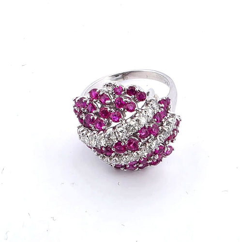 Bague 53 Bague en or blanc 18 kt avec rubis et diamants 58 Facettes 223/26 L