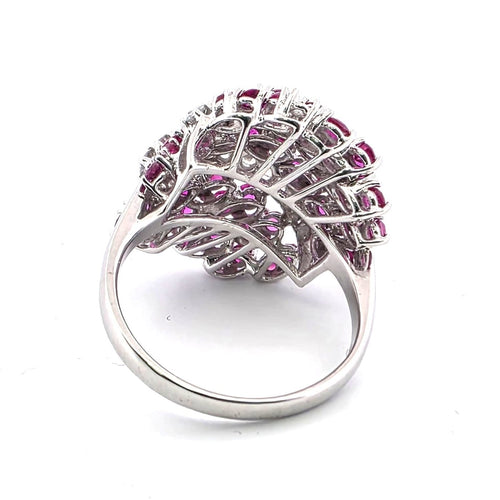 Bague 53 Bague en or blanc 18 kt avec rubis et diamants 58 Facettes 223/26 L