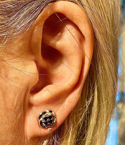 Boucles d'oreilles Boucles d’oreilles puces en or blanc 18 carats et saphirs 58 Facettes AB711