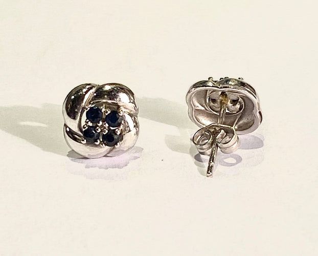 Boucles d'oreilles Boucles d’oreilles puces en or blanc 18 carats et saphirs 58 Facettes AB711