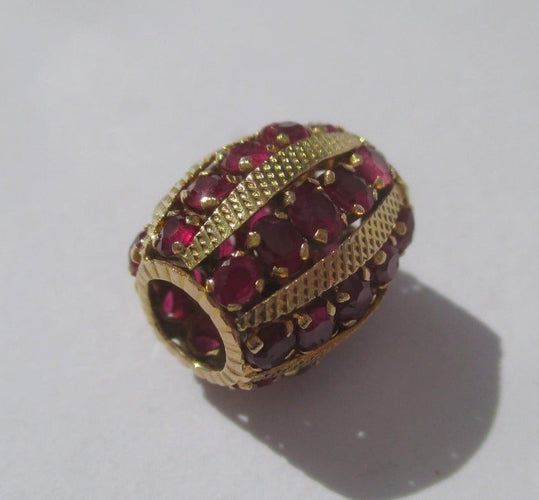 Pendentif Pendentif coulant cylindrique en or jaune 18 carats et rubis naturels 58 Facettes Pendentif