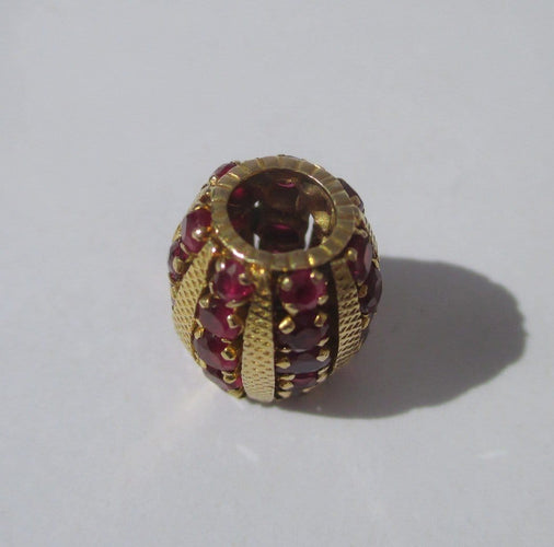 Pendentif Pendentif coulant cylindrique en or jaune 18 carats et rubis naturels 58 Facettes Pendentif