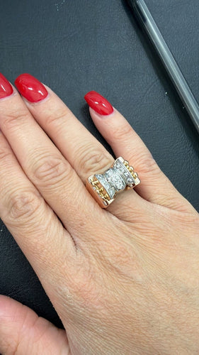Bague 52 Bague années 80 style demodè en or rose et blanc 18 ct diamants 58 Facettes 223/26 C